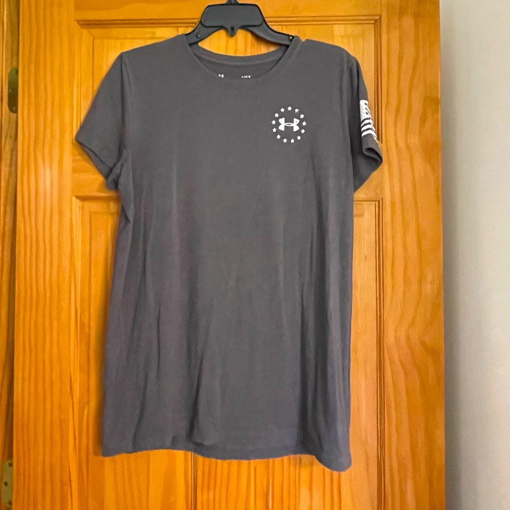 EUC Under Armour classic t-shirt